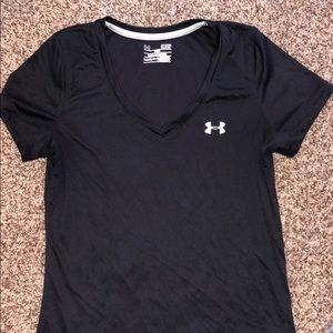 Women’s short sleeve under Armour athletic shirt